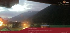Archiv Foto Webcam Blick auf Neustift und Serles im Stubaital 03:00