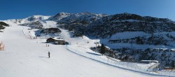 Archiv Foto Webcam Skigebiet Reinswald: Pfnatsch Piste und Restaurant 11:00