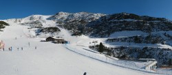 Archiv Foto Webcam Skigebiet Reinswald: Pfnatsch Piste und Restaurant 13:00