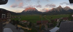 Archiv Foto Webcam Hotel Post Lermoos: Zugspitze 19:00