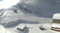 Archived image Webcam Saas Fee - Längfluh chair lift 13:00