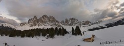 Archiv Foto Webcam Geisleralm: Blick auf die Geislerspitzen 17:00