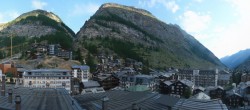 Archiv Foto Webcam Zermatt: Panoramablick auf das Dorf 06:00
