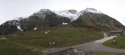 Archived image Webcam Oberiss Alm in the Stubai Oberberg valley 13:00