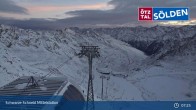 Archiv Foto Webcam Sölden - Schwarze Schneid Mittelstation 06:00