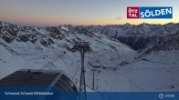 Archiv Foto Webcam Sölden - Schwarze Schneid Mittelstation 07:00