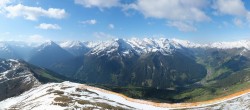 Archived image Webcam Mayrhofen - Top station 150er Tux 02:00