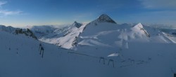 Archived image Webcam Hintertux Glacier - Top station Gefrorene Wand 01:00