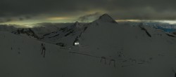 Archived image Webcam Hintertux Glacier - Top station Gefrorene Wand 23:00