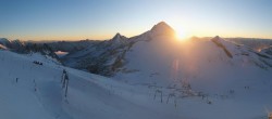 Archived image Webcam Hintertux Glacier - Top station Gefrorene Wand 15:00