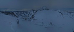 Archived image Webcam Hintertux Glacier - Top station Gefrorene Wand 01:00