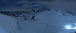 Archived image Webcam Hintertux Glacier - Top station Gefrorene Wand 03:00