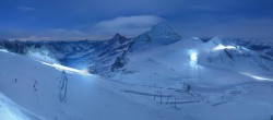 Archived image Webcam Hintertux Glacier - Top station Gefrorene Wand 05:00