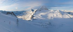 Archived image Webcam Hintertux Glacier - Top station Gefrorene Wand 07:00