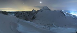 Archived image Webcam Hintertux Glacier - Top station Gefrorene Wand 17:00