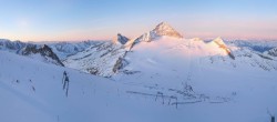 Archiv Foto Webcam Hintertuxer Gletscher - Bergstation Gefrorene Wand 06:00