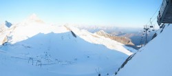 Archived image Webcam Hintertux Glacier - Top station Gefrorene Wand 05:00
