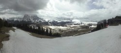 Archived image Webcam View over Alpe di Siusi - Mezdi mountain station 11:00