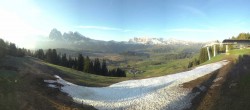 Archived image Webcam View over Alpe di Siusi - Mezdi mountain station 00:00