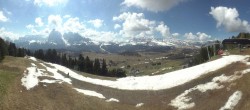 Archived image Webcam View over Alpe di Siusi - Mezdi mountain station 09:00