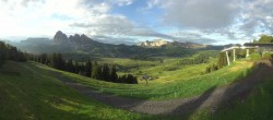 Archived image Webcam View over Alpe di Siusi - Mezdi mountain station 05:00