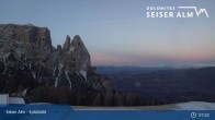 Archiv Foto Webcam Seiser Alm: Bergstation Spitzbühl 06:00