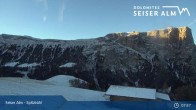 Archiv Foto Webcam Seiser Alm: Bergstation Spitzbühl 07:00