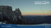 Archiv Foto Webcam Seiser Alm: Bergstation Spitzbühl 07:00