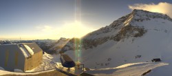 Archived image Webcam Glacier 3000: Top Station Cabane 06:00