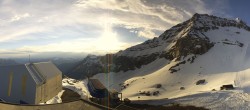 Archiv Foto Webcam Glacier 3000: Bergstation Cabane 06:00