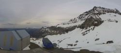 Archiv Foto Webcam Glacier 3000: Bergstation Cabane 19:00