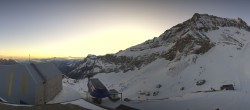 Archiv Foto Webcam Glacier 3000: Bergstation Cabane 05:00