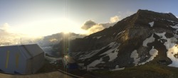 Archived image Webcam Glacier 3000: Top Station Cabane 05:00