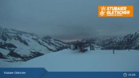Archived image Webcam Stubai Glacier: Top Station Murmele 04:00
