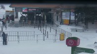 Archived image Webcam Tremblant: South Base Express Gondola 07:00