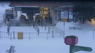 Archived image Webcam Tremblant: South Base Express Gondola 05:00