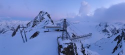 Archived image Webcam Sölden: Top Station Tiefenbach Glacier 19:00