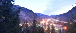 Archiv Foto Webcam Mayrhofen: Blick vom Gasthof Wiesenhof auf den Ort 05:00