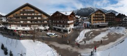 Archiv Foto Webcam Dorfplatz Seefeld 11:00