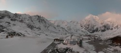 Archiv Foto Webcam Skigebiet Sulden: Panoramakamera Madritschhütte 06:00