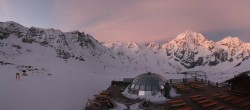 Archiv Foto Webcam Skigebiet Sulden: Panoramakamera Madritschhütte 05:00