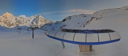 Archived image Webcam Sulden Ski Resort: Chair Lift Madritsch 05:00