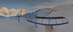 Archived image Webcam Sulden Ski Resort: Chair Lift Madritsch 06:00