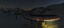 Archived image Webcam Sulden Ski Resort: Chair Lift Madritsch 03:00