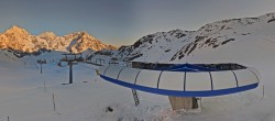 Archived image Webcam Sulden Ski Resort: Chair Lift Madritsch 05:00