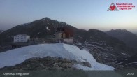 Archiv Foto Webcam Diavolezza: Berghaus und Bergstation 04:00