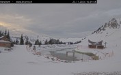 Archived image Webcam Engelberg: Lake Härzlisee & mountain restaurant Kräuterhütte 15:00