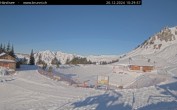 Archived image Webcam Engelberg: Lake Härzlisee & mountain restaurant Kräuterhütte 09:00