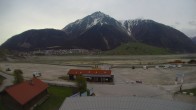 Archiv Foto Webcam Schöneben: Talstation der Bergbahn mit Blick auf Reschensee und Dorf Reschen 06:00