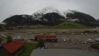 Archiv Foto Webcam Schöneben: Talstation der Bergbahn mit Blick auf Reschensee und Dorf Reschen 07:00